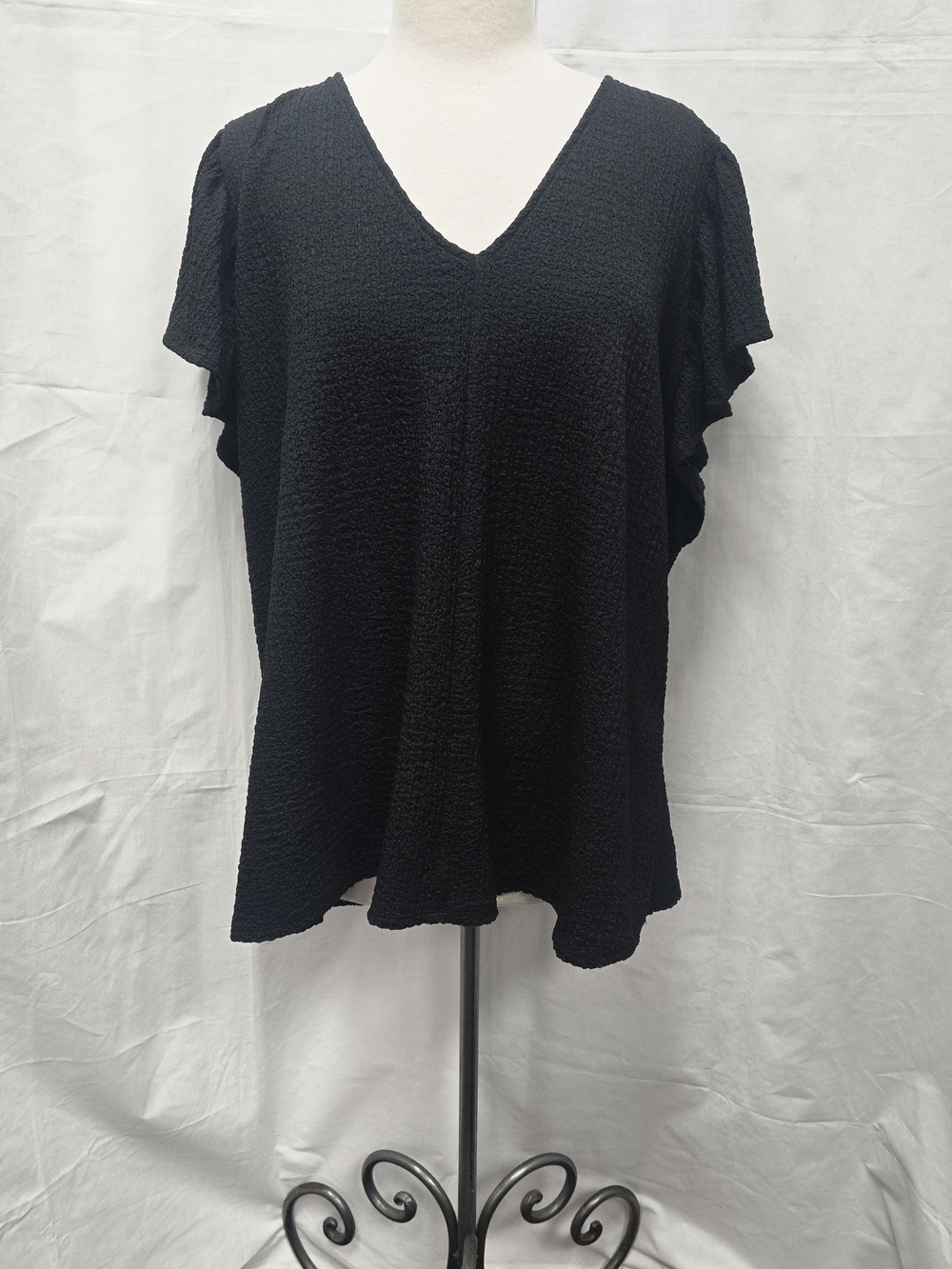 Ava & Viv Black V-Neck Flutter Sleeve Blouse